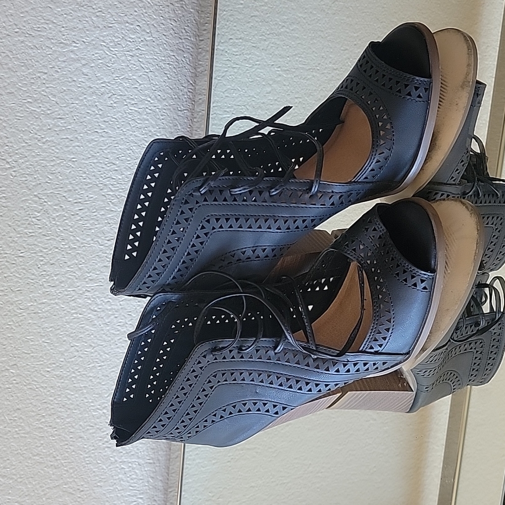 Restricted brand, chunky heel black heels, size 8